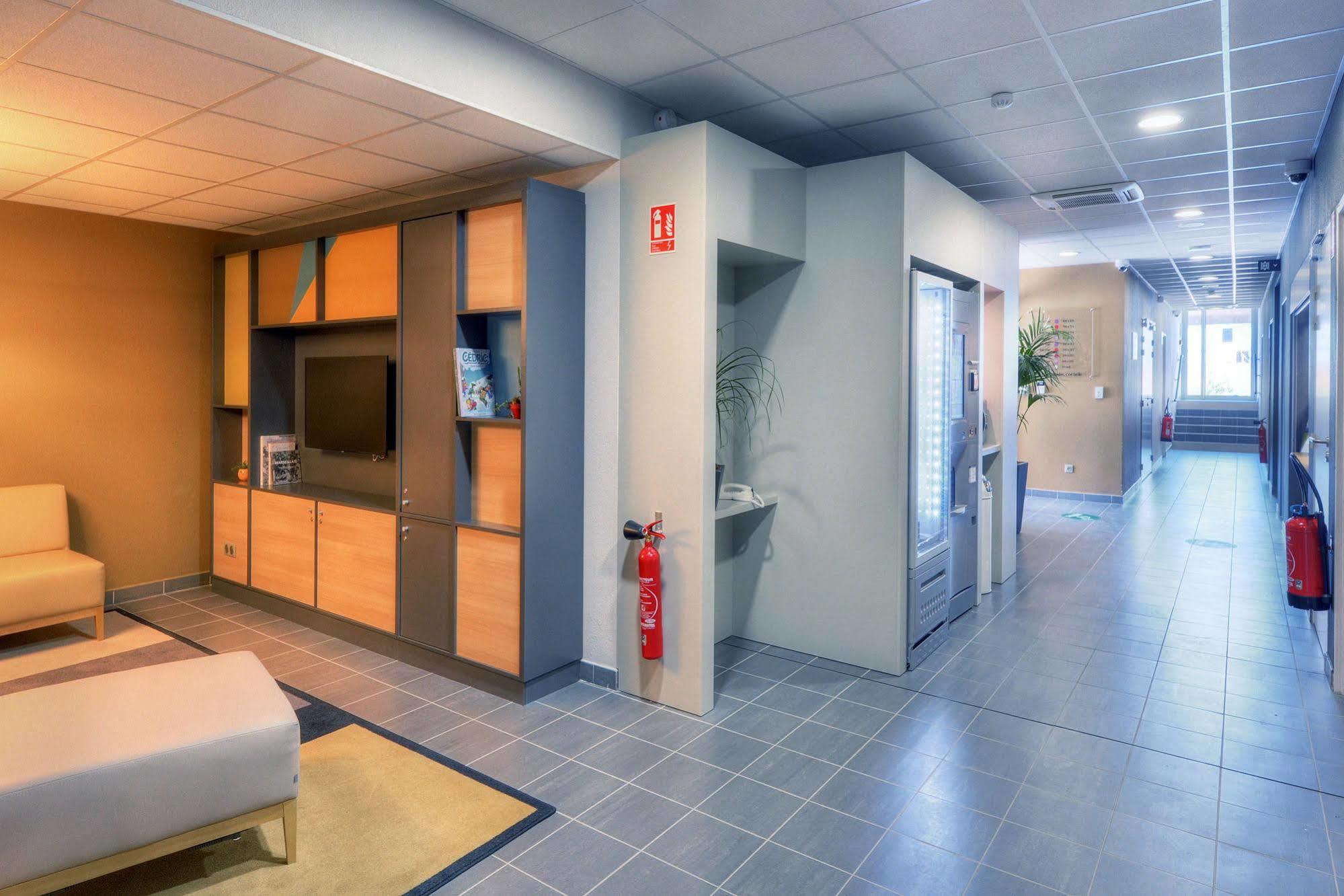 B&B Hotel Marseille Les Ports Екстер'єр фото
